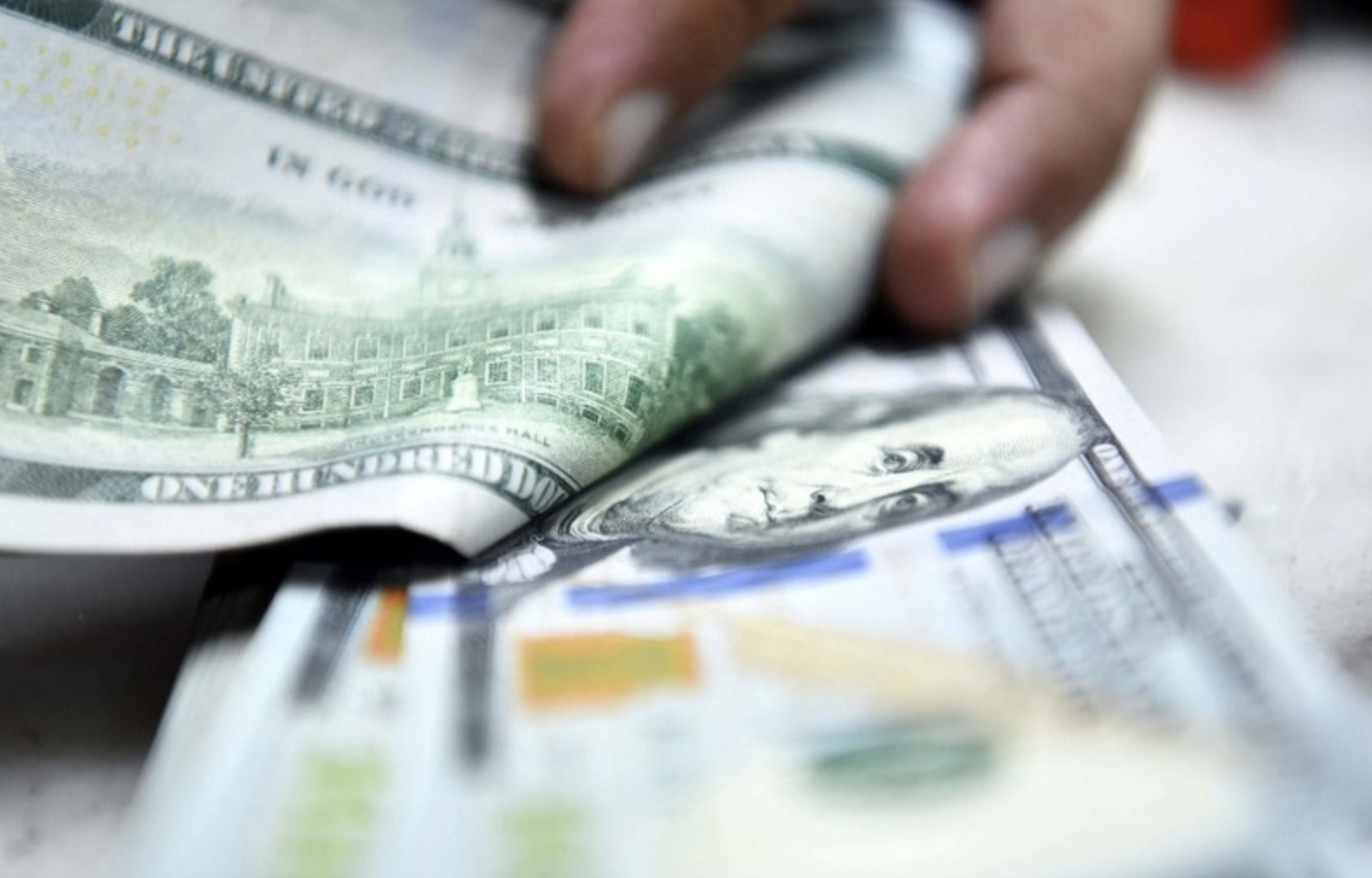 Tỷ giá USD hôm nay 16/9: Đồng đô la Mỹ giảm giá trước quyết định lãi suất của Fed