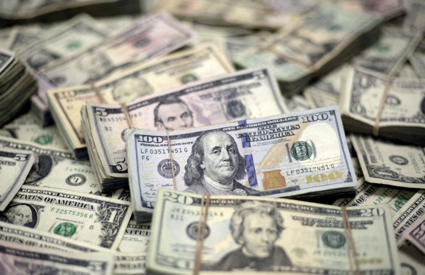 Tỷ giá hôm nay 17/9: Giá bán USD lao dốc, giá chợ đen giảm nhẹ xuống còn 26.540 đồng/USD