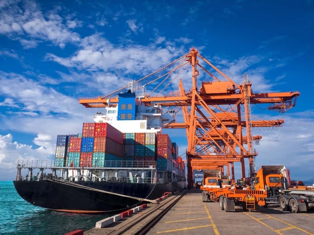 Xuất nhập khẩu giảm tốc trong nửa đầu tháng 9, cán cân thương mại tạm thời đảo chiều