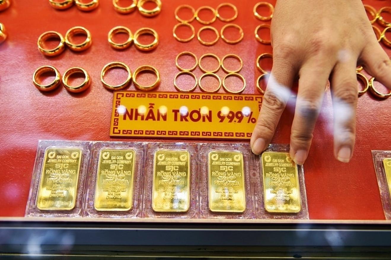 Kinh tế 24h: Chứng khoán Mỹ lập đỉnh, vàng vượt 3.700 USD/ounce, 8 ngân hàng được kinh doanh vàng từ 10/10 Kinh tế 24h: Chứng khoán Mỹ lập đỉnh, vàng vượt 3.700 USD/ounce, 8 ngân hàng được kinh doanh vàng từ 10/10