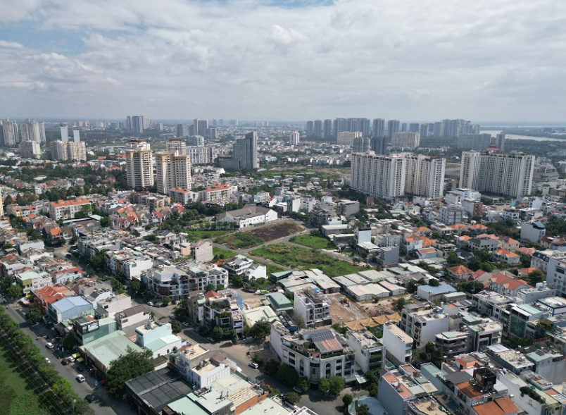Ngân hàng bơm hơn 4 triệu tỷ đồng tín dụng bất động sản - Thị trường hồi sinh song vẫn còn nhiều thách thức
