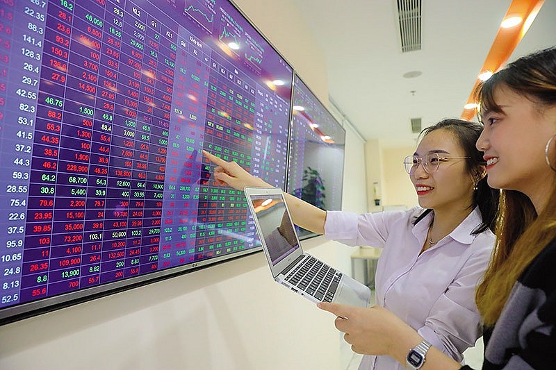 Vingroup lập đỉnh lịch sử, kéo VN-Index tăng gần 9 điểm