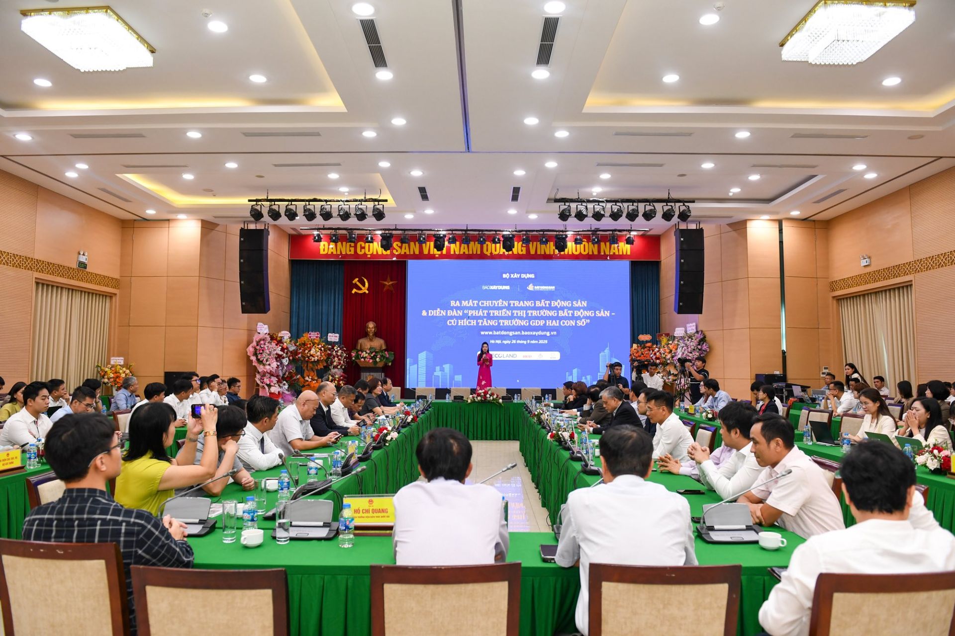 Diễn đàn “Phát triển thị trường bất động sản – Cú hích tăng trưởng GDP hai con số” Diễn đàn “Phát triển thị trường bất động sản – Cú hích tăng trưởng GDP hai con số”
