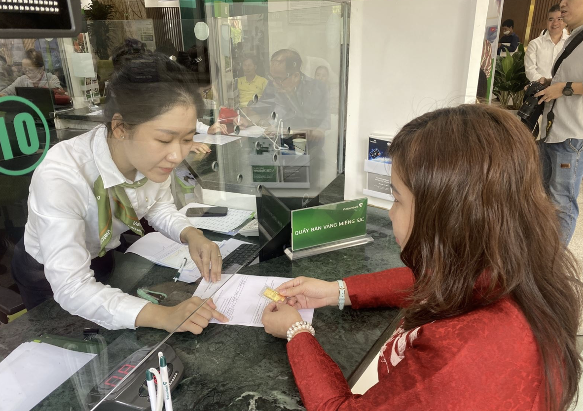 Giá vàng hôm nay 27/9 neo cao: SJC, DOJI, PNJ giữ nguyên mức 132,5 – 134,5 triệu đồng/lượng Giá vàng hôm nay 27/9 neo cao: SJC, DOJI, PNJ giữ nguyên mức 132,5 – 134,5 triệu đồng/lượng