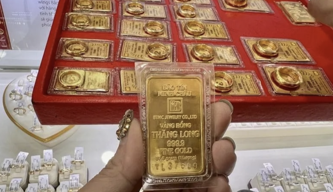 Giá vàng hôm nay 4/10: SJC rơi khỏi đỉnh 138 triệu đồng/lượng, vàng miếng lao dốc, chênh lệch với thế giới vẫn ngất ngưởng Giá vàng hôm nay 4/10: SJC rơi khỏi đỉnh 138 triệu đồng/lượng, vàng miếng lao dốc, chênh lệch với thế giới vẫn ngất ngưởng