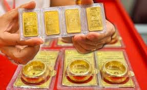 Kinh tế 24h: Siết thuế chuyển nhượng vàng miếng, khối ngoại bán ròng kỷ lục, Hoàng Hường bị khởi tố Kinh tế 24h: Siết thuế chuyển nhượng vàng miếng, khối ngoại bán ròng kỷ lục, Hoàng Hường bị khởi tố