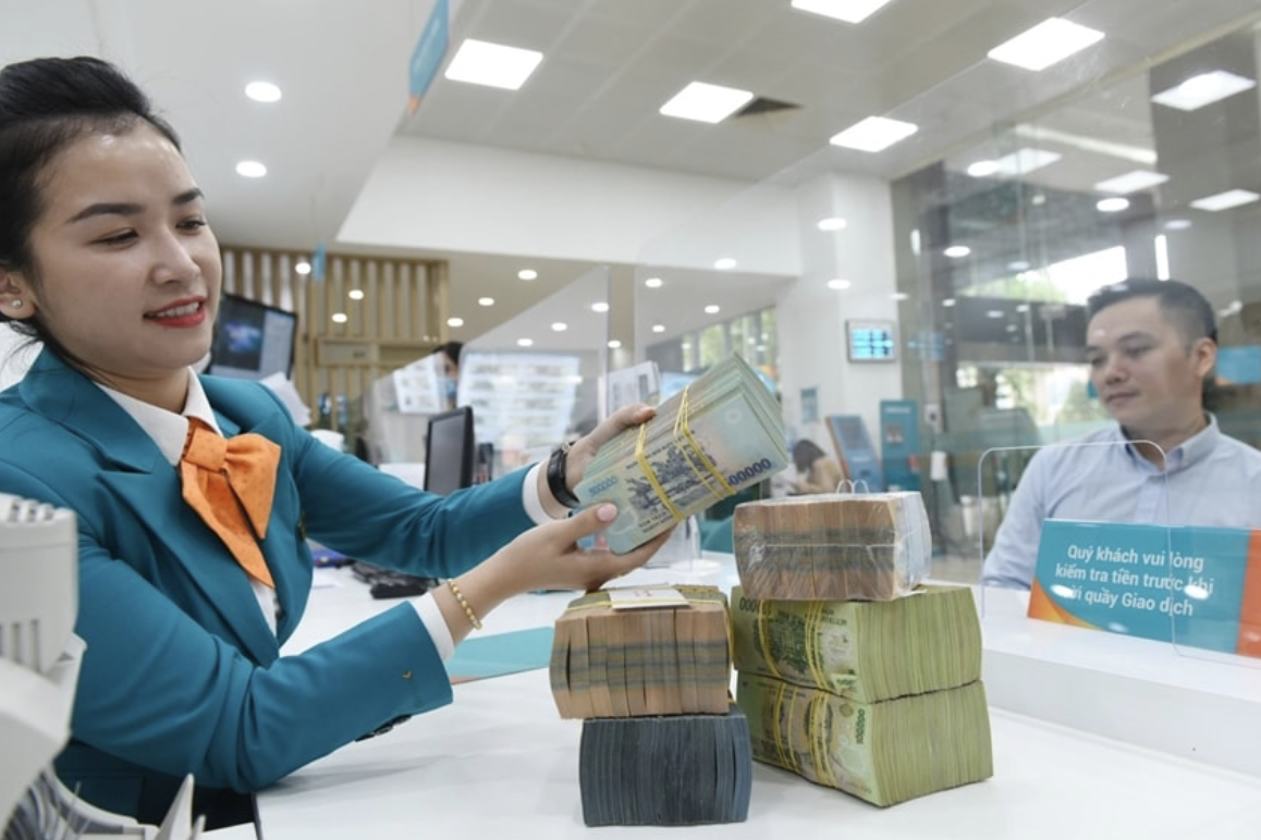 Lãi suất ngân hàng ngày 4/10: Cạnh tranh bằng ưu đãi cộng thêm