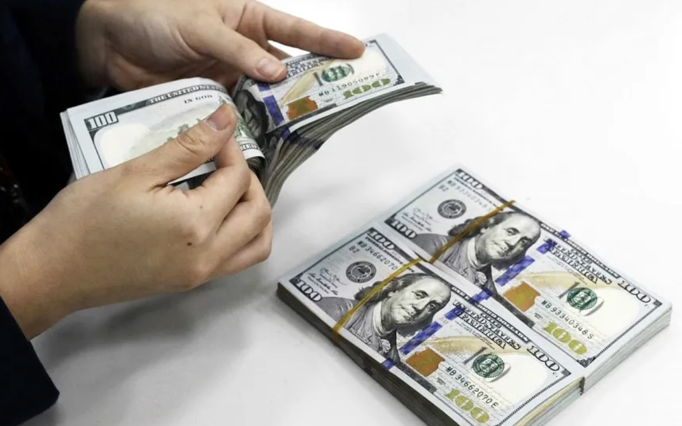 Tỷ giá USD ngày 5/10: Thị trường tự do bật mạnh, ngân hàng giữ giá ổn định