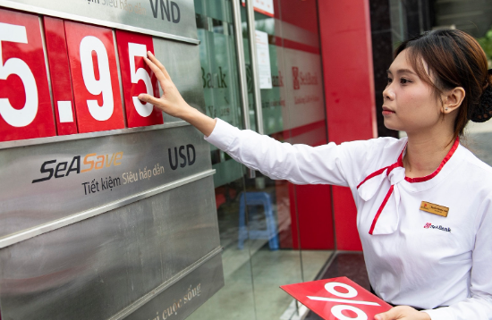 Lãi suất “đứng im” ngày 6/10, nhà băng đua cộng thêm: Khuyến mại thay cho tăng niêm yết Lãi suất “đứng im” ngày 6/10, nhà băng đua cộng thêm: Khuyến mại thay cho tăng niêm yết