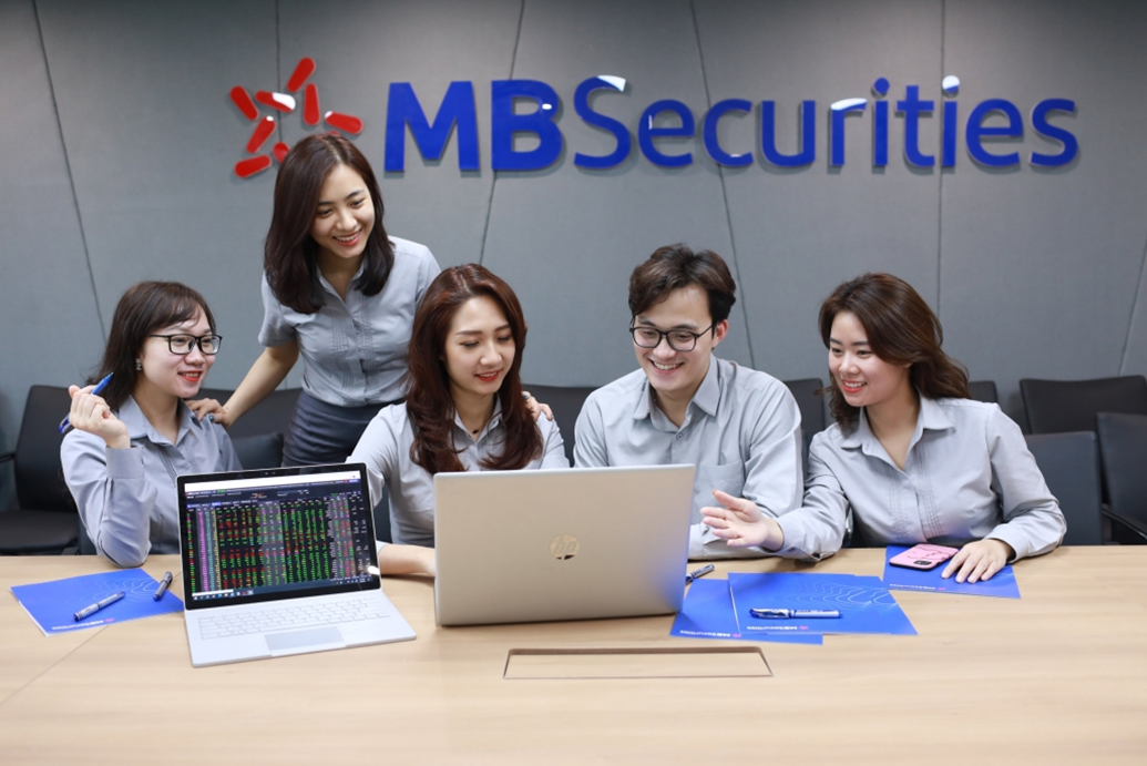 MB Bank thu hơn 1.800 tỷ đồng sau khi bán gần 10% vốn tại Chứng khoán MBS, vẫn nắm quyền chi phối hơn 66% MB Bank thu hơn 1.800 tỷ đồng sau khi bán gần 10% vốn tại Chứng khoán MBS, vẫn nắm quyền chi phối hơn 66%