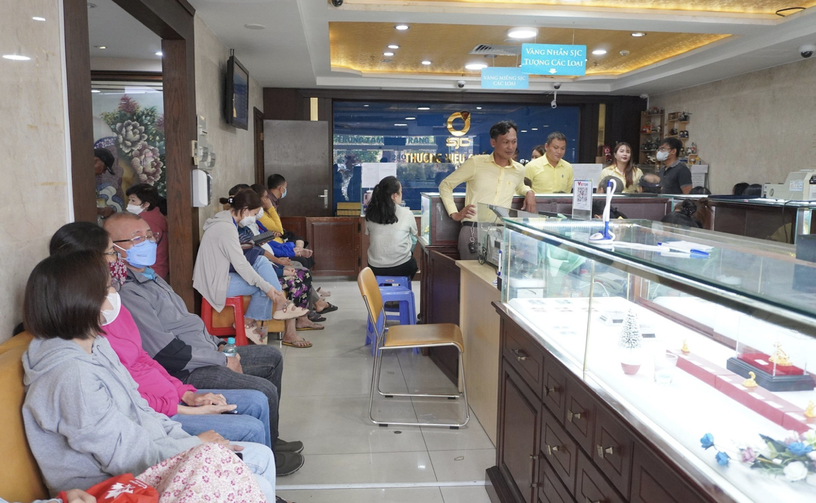 Giá vàng 8/10/2025 lập đỉnh mới: SJC, DOJI, PNJ đồng loạt tăng mạnh Giá vàng 8/10/2025 lập đỉnh mới: SJC, DOJI, PNJ đồng loạt tăng mạnh