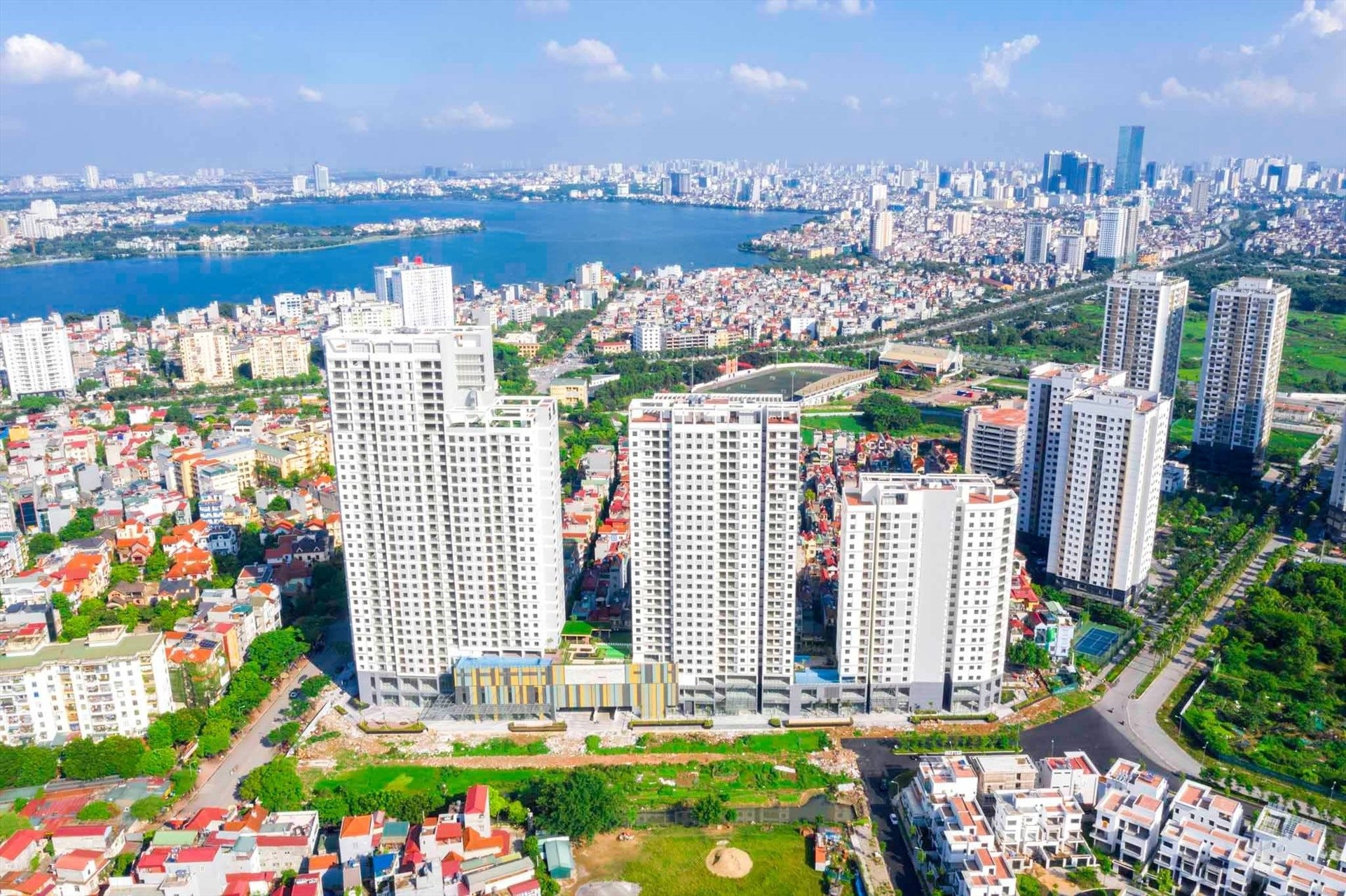 Thủ tướng yêu cầu Bộ Tài chính báo cáo chính sách thuế bất động sản trước ngày 15/10, quyết liệt kéo giảm giá nhà ở và ổn định thị trường