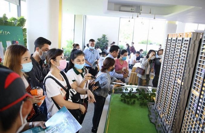 Nên đánh thuế đầu cơ bất động sản thay vì bắt buộc giao dịch qua sàn nhà nước
