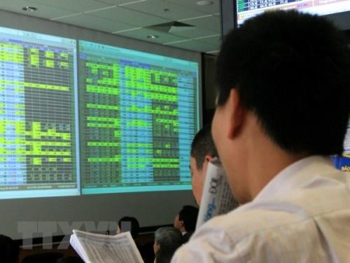 Chứng khoán hôm nay (16/10): 5 doanh nghiệp đồng loạt giao dịch cổ phiếu số lượng lớn, xuất hiện nhiều mã tâm điểm như TAL, BWE