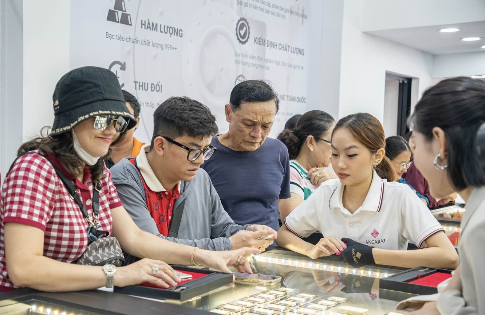 Kinh tế 24h: Bạc “cháy hàng”, người dân đổ xô đi mua – Đồng Yên tăng mạnh, tôm Cà Mau vượt mốc 2,2 tỷ USD xuất khẩu