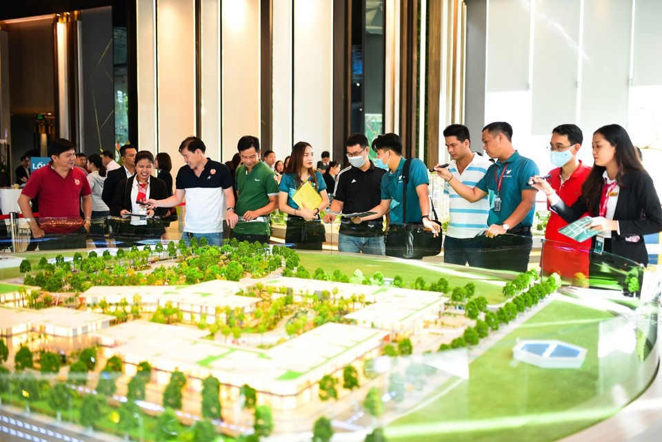 Thị trường bất động sản “nóng” trở lại: Novaland, Đất Xanh ồ ạt tuyển dụng – chạy đua bung hàng đón sóng cuối năm Thị trường bất động sản “nóng” trở lại: Novaland, Đất Xanh ồ ạt tuyển dụng – chạy đua bung hàng đón sóng cuối năm