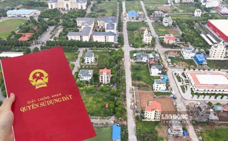 Thủ tục sang tên sổ đỏ khi mua bán đất: Những bước không thể bỏ qua Thủ tục sang tên sổ đỏ khi mua bán đất: Những bước không thể bỏ qua
