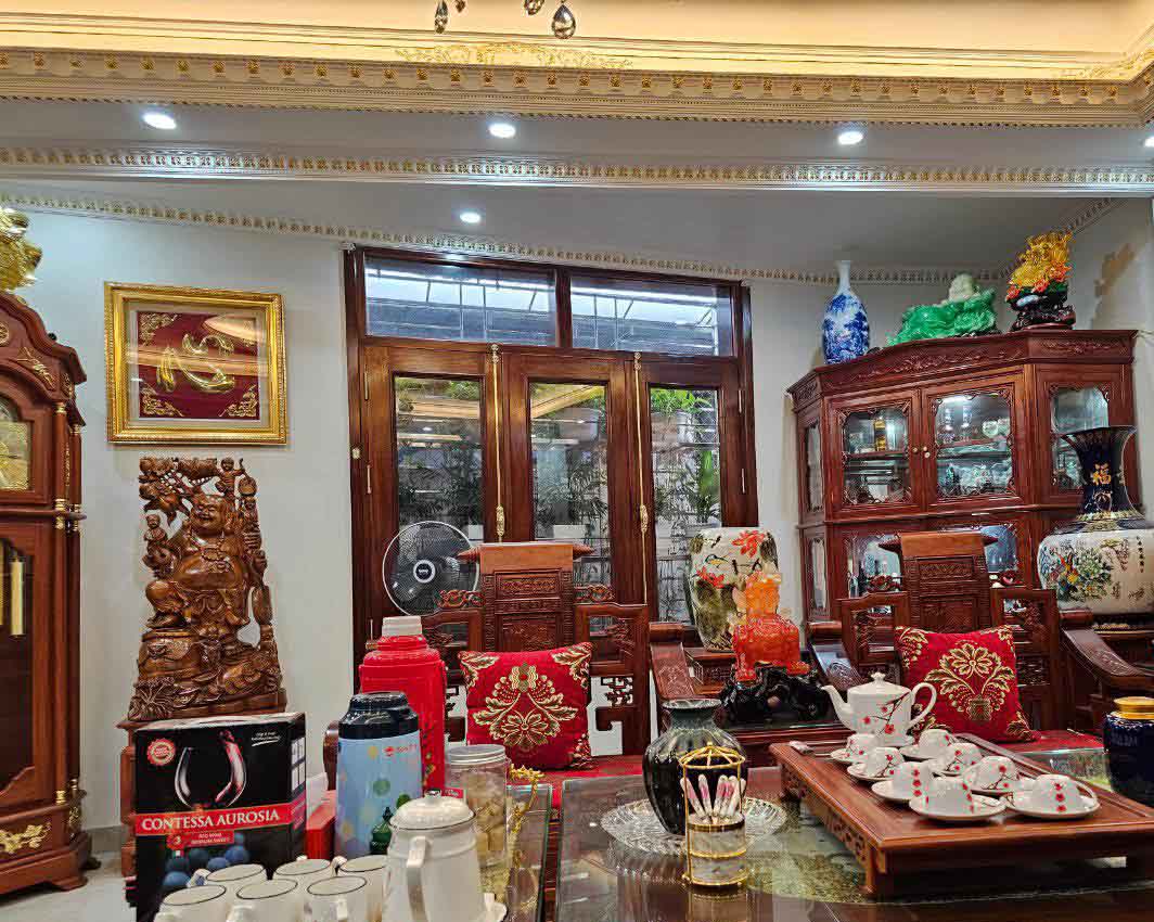 Đặt tượng phong thủy trong phòng khách – nên hay không? Bí quyết để chiêu tài mà không phạm khí
