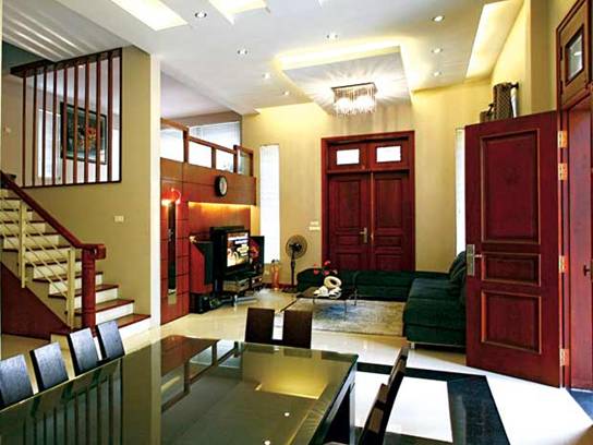 Cách hóa giải khi cửa chính đối cầu thang để tránh thoát khí và giữ tài lộc ổn định