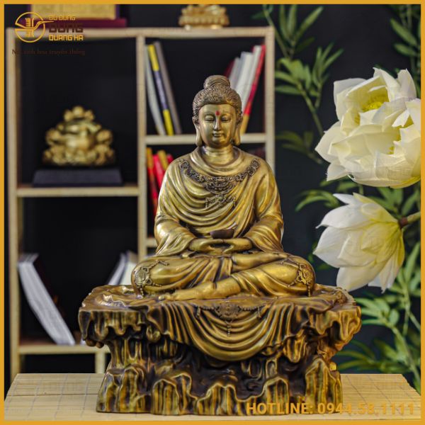 Đặt tượng Phật trong phòng khách sao cho đúng phong thủy để giữ bình an và thu hút năng lượng lành?