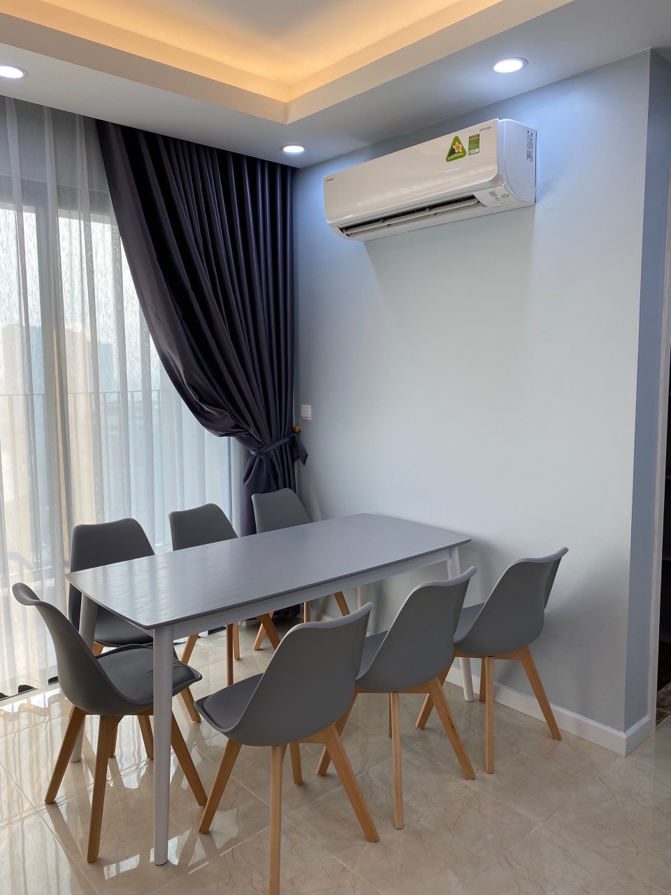 Tôi bán căn hộ 3PN Dcapital toà C full nội thất, sổ đỏ chính chủ, bán gấp trong tuần