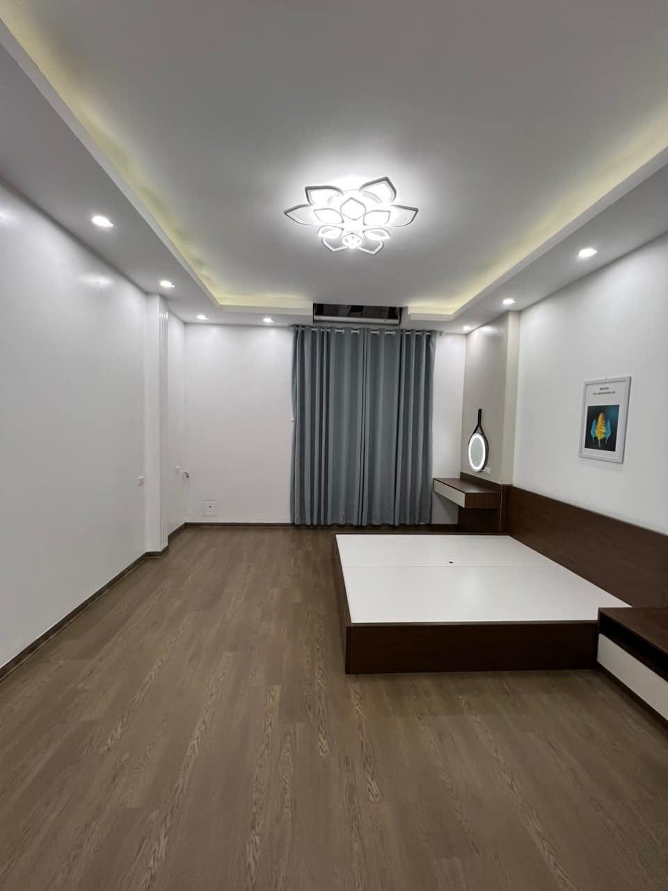Bán nhà Tân Mai :30m2 x 4tầng , MT 4.1, giá chào 4 tỉ