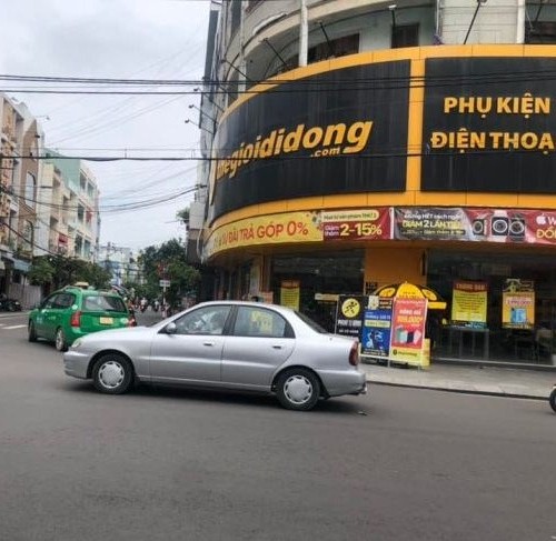 Cho thuê nhà 5 tầng làm văn phòng kinh doanh gần tượng đài Quang Trung