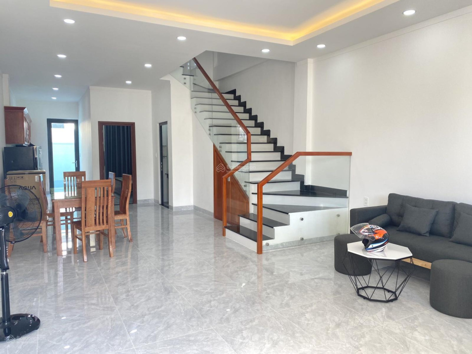 Chính chủ cần cho thuê nhà 2 tầng diện tích 100m2 tại đường Dân Chủ, Bình Dương