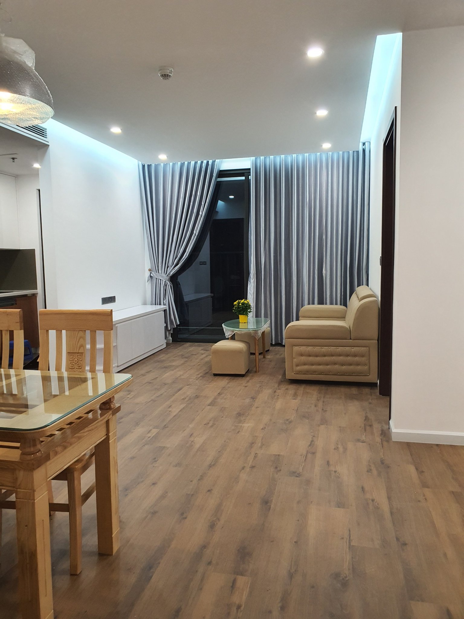 Cho thuê chung cư 6th Element 2 phòng ngủ, 2 WC, 1 phòng khách 87m