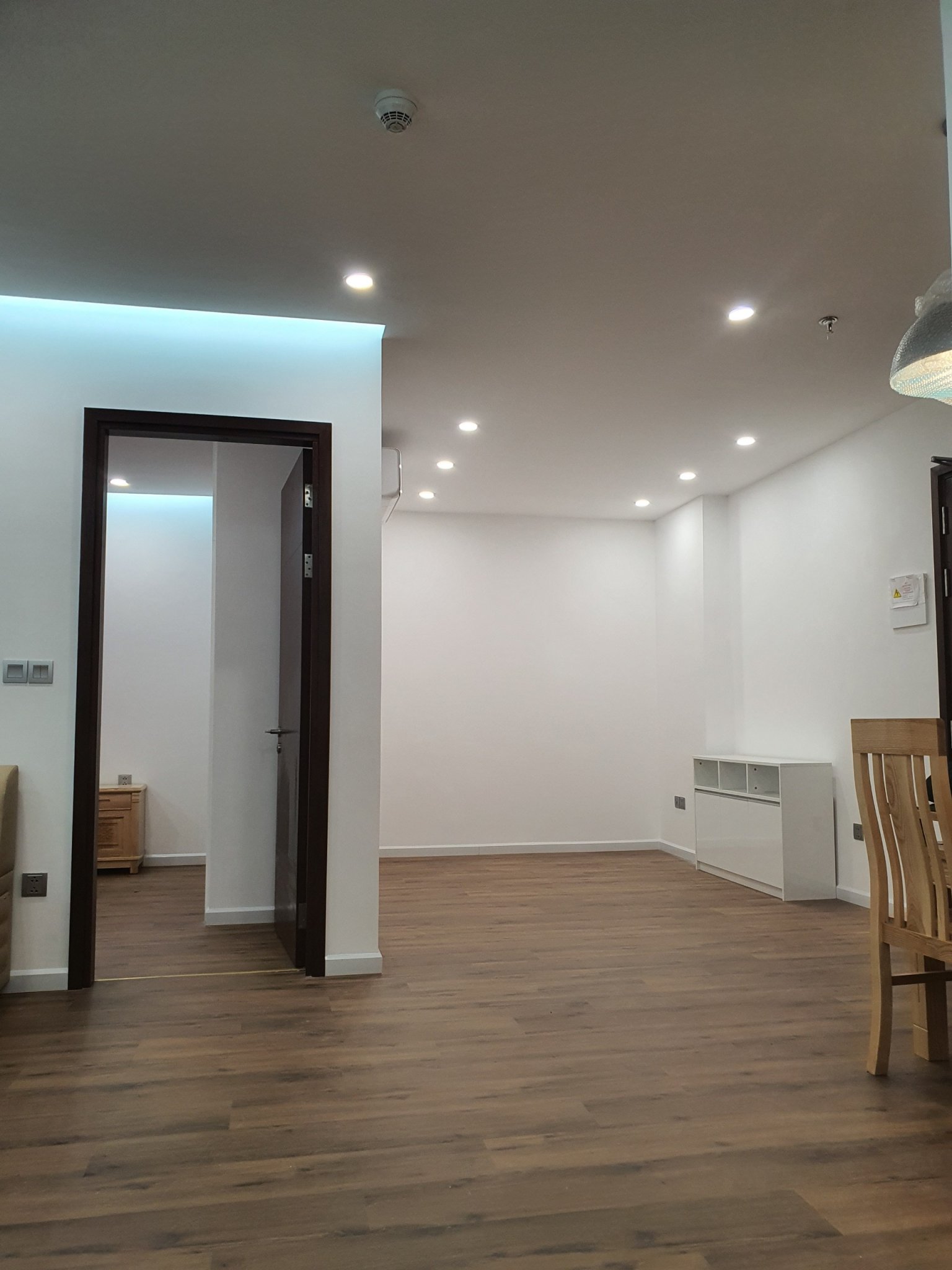 Cho thuê chung cư 6th Element 2 phòng ngủ, 2 WC, 1 phòng khách 87m