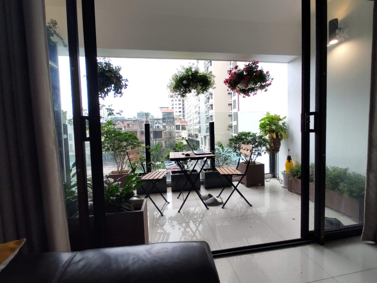 Cho thuê chung cư Chelsea Park căn 2PN 120m2  full nội thất giá 16tr