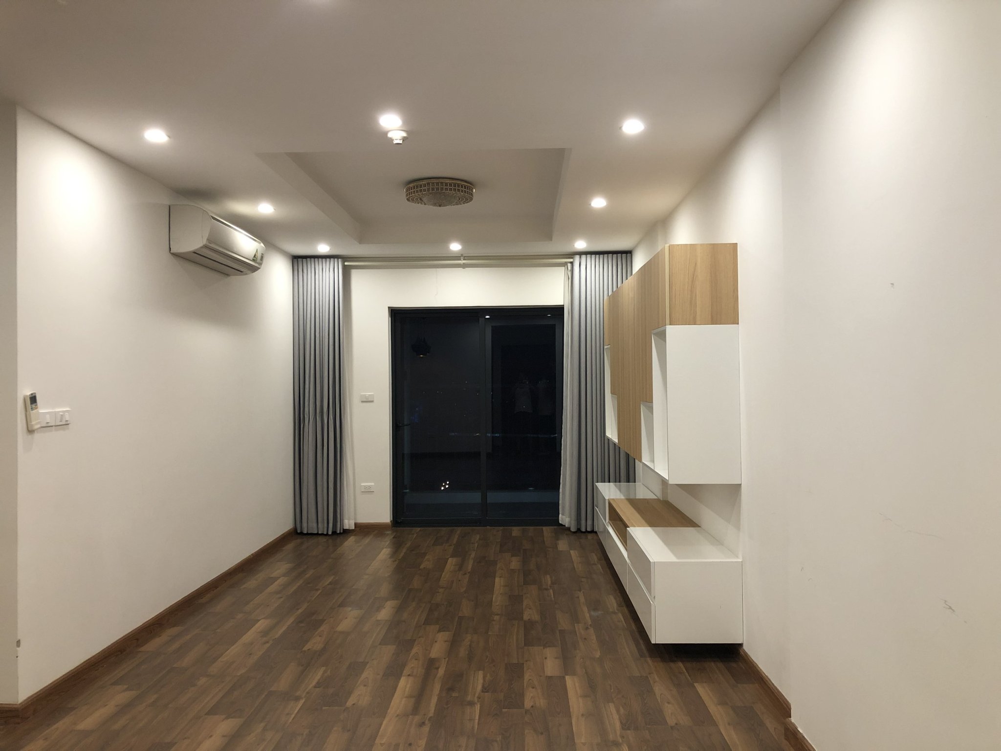 Cho thuê chung cư Goldmark City căn 3PN, Cơ Bản giá 15tr tại tòa R2