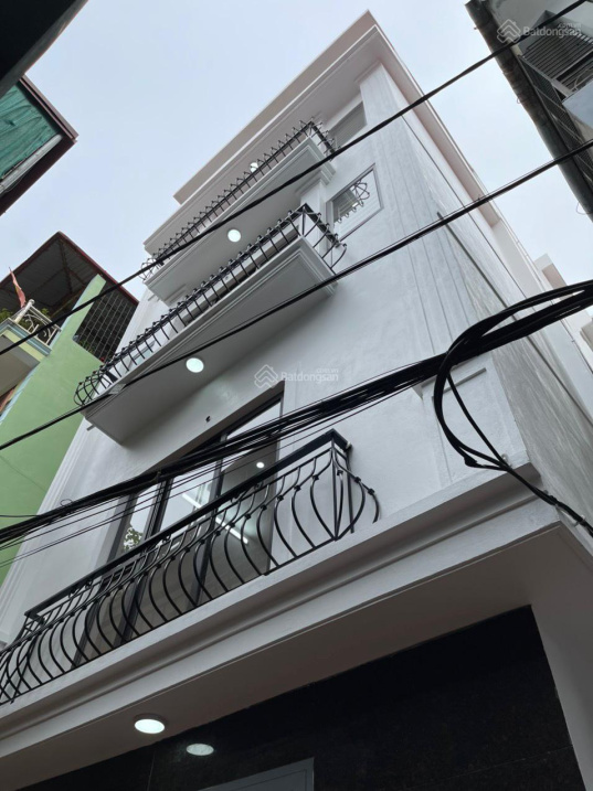Cần bán gấp nhà mới xây 5 tầng tại ngõ 28 Xuân La. Diện tích 30m2/tầng giá 5,2 tỷ