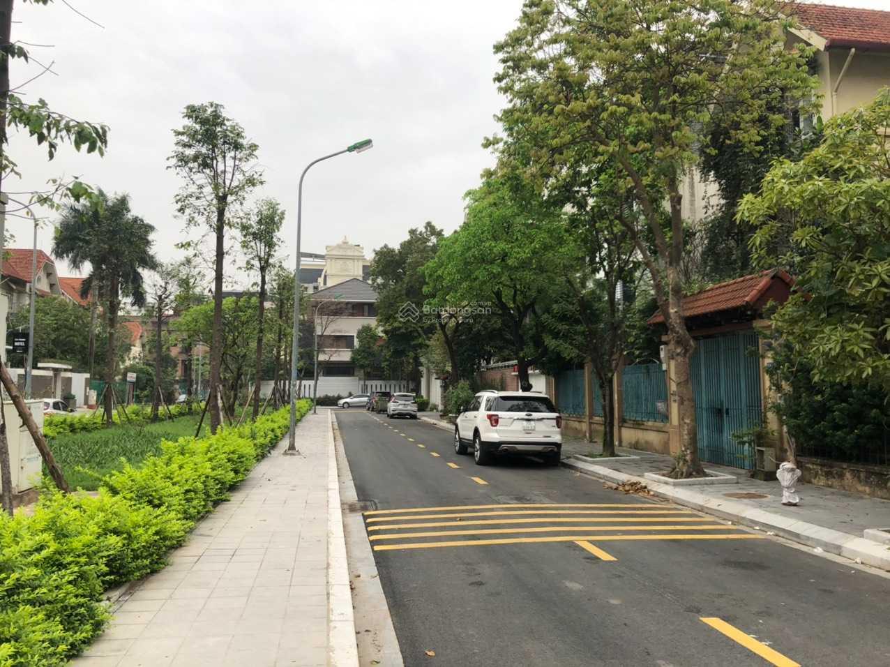 CHÍNH CHỦ CẦN BÁN CĂN BIỆT THỰ DIỆN TÍCH 200M2 KHU ĐÔ THỊ MỚI YÊN HÒA GIÁ 44 TỶ