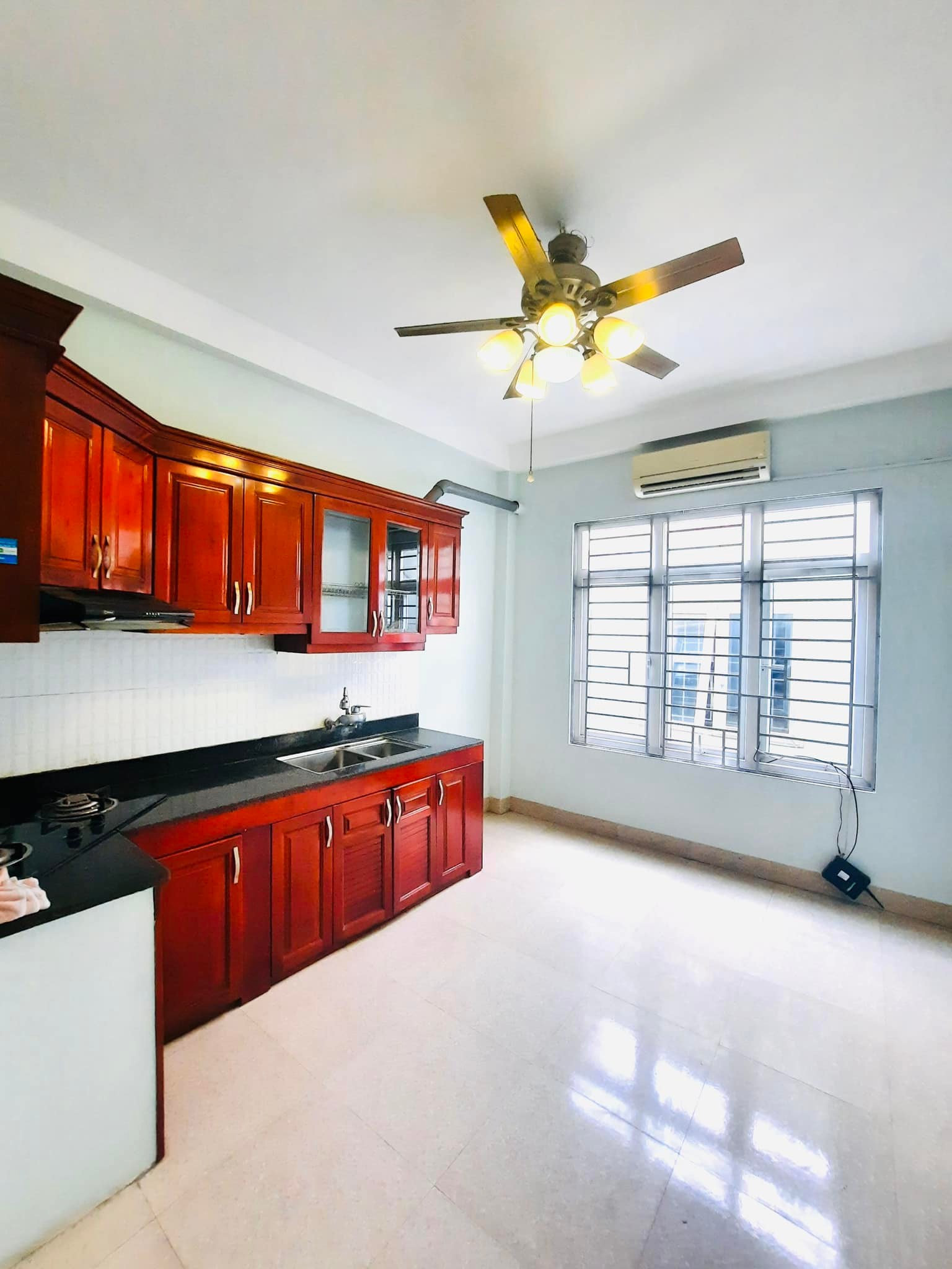 Chính chủ cần bán nhà 4 tầng 40m2 tại Long Biên giá 3,3 tỷ