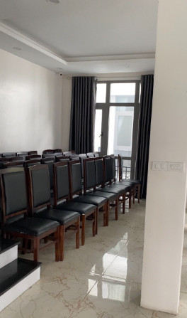 Cho thuê Biệt Thự ngay mặt đường Huỳnh Văn Nghệ. Diện tích 180m2 giá 80 triệu/tháng