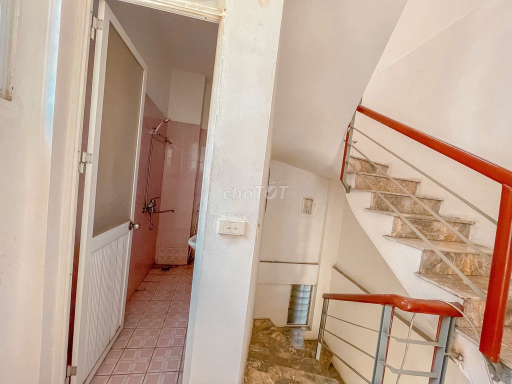 Chính chủ cần cho thuê nhà 6 tầng, diện tích 30m2 ngay đường Nguyễn Văn Trỗi giá 16 triệu/tháng