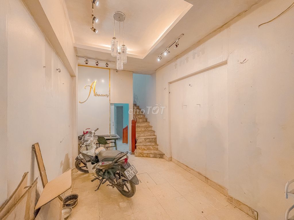 Chính chủ cần cho thuê nhà 6 tầng, diện tích 30m2 ngay đường Nguyễn Văn Trỗi giá 16 triệu/tháng