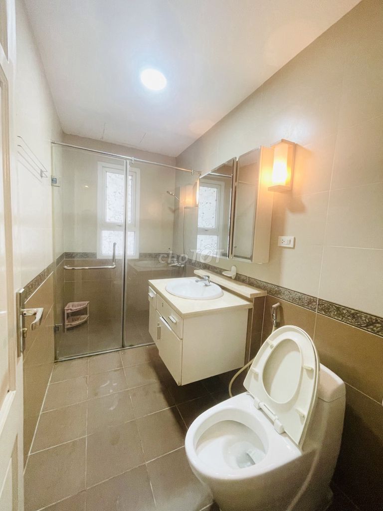 Cho thuê căn hộ 3PN, diện tích 120m2 tại Golden Palace Mễ Trì giá cực hấp dẫn
