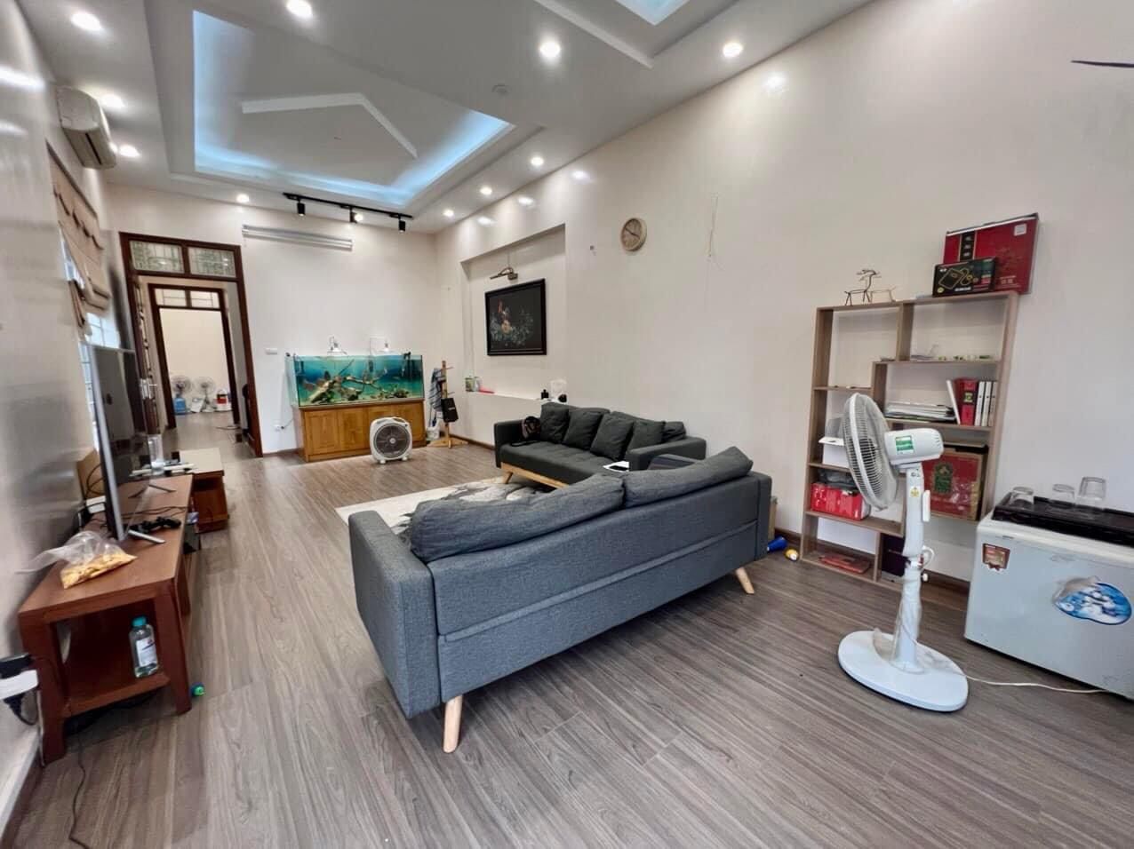 Cần bán nhà 5 tầng với mặt tiền rộng 4m ngay tại Long Biên, diện tích 66m2. Rất thích hợp để kinh doanh