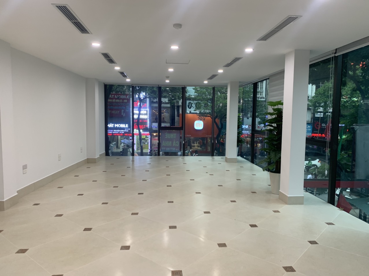 Chính chủ cho thuê nhà mặt tiền 19m ngay mặt phố Quang Trung, diện tích 100m2 giá 190 triệu/tháng