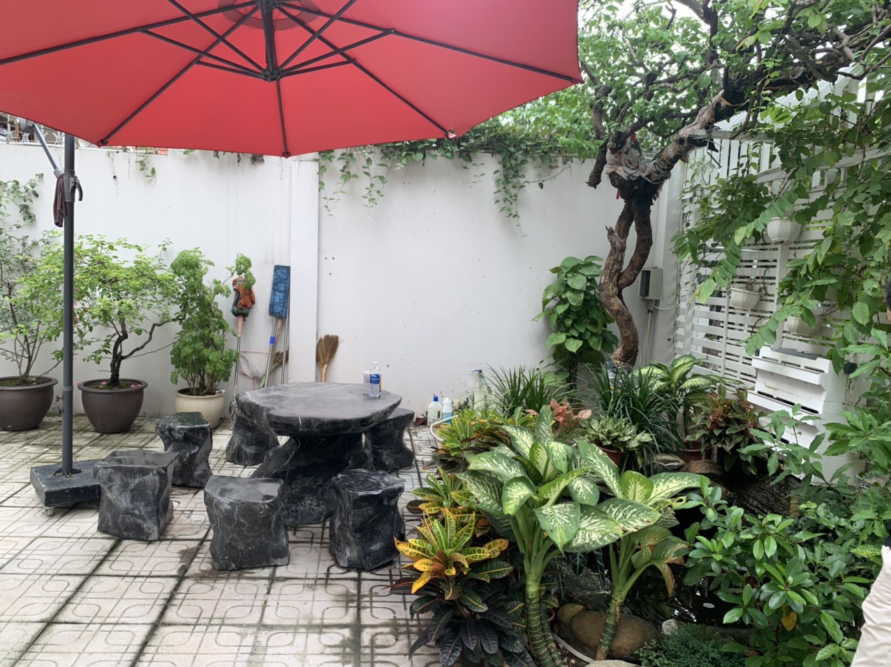 Chính chủ cho thuê biệt thự 3 tầng 220m2 giá 60 triệu/tháng tại KĐT Dịch Vọng, ngay cạnh công viên Cầu Giấy vô cùng sầm uất