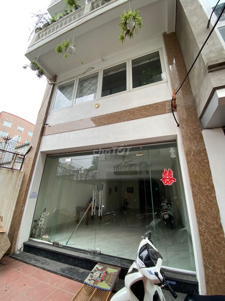 Chính chủ cần cho thuê nhà 4 tầng 400m2 ngay tại Long Biên. Giá 20 triệu/tháng