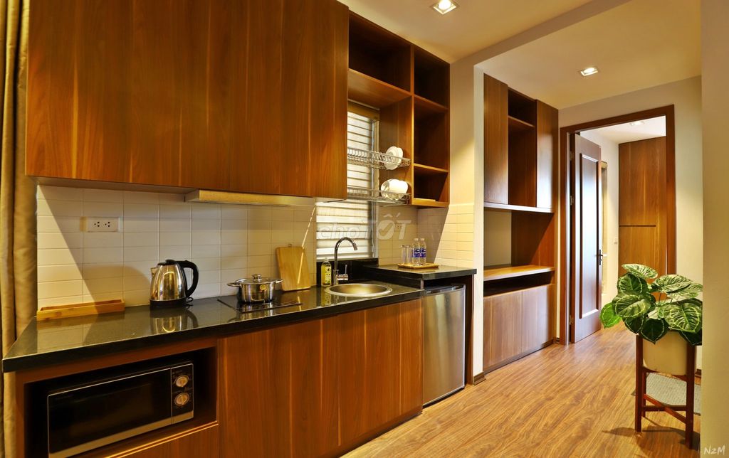 Cần cho thuê căn hộ dịch vụ 70m2 ngay trung tâm Âu Cơ - Tây Hồ, giá cực ưu đãi