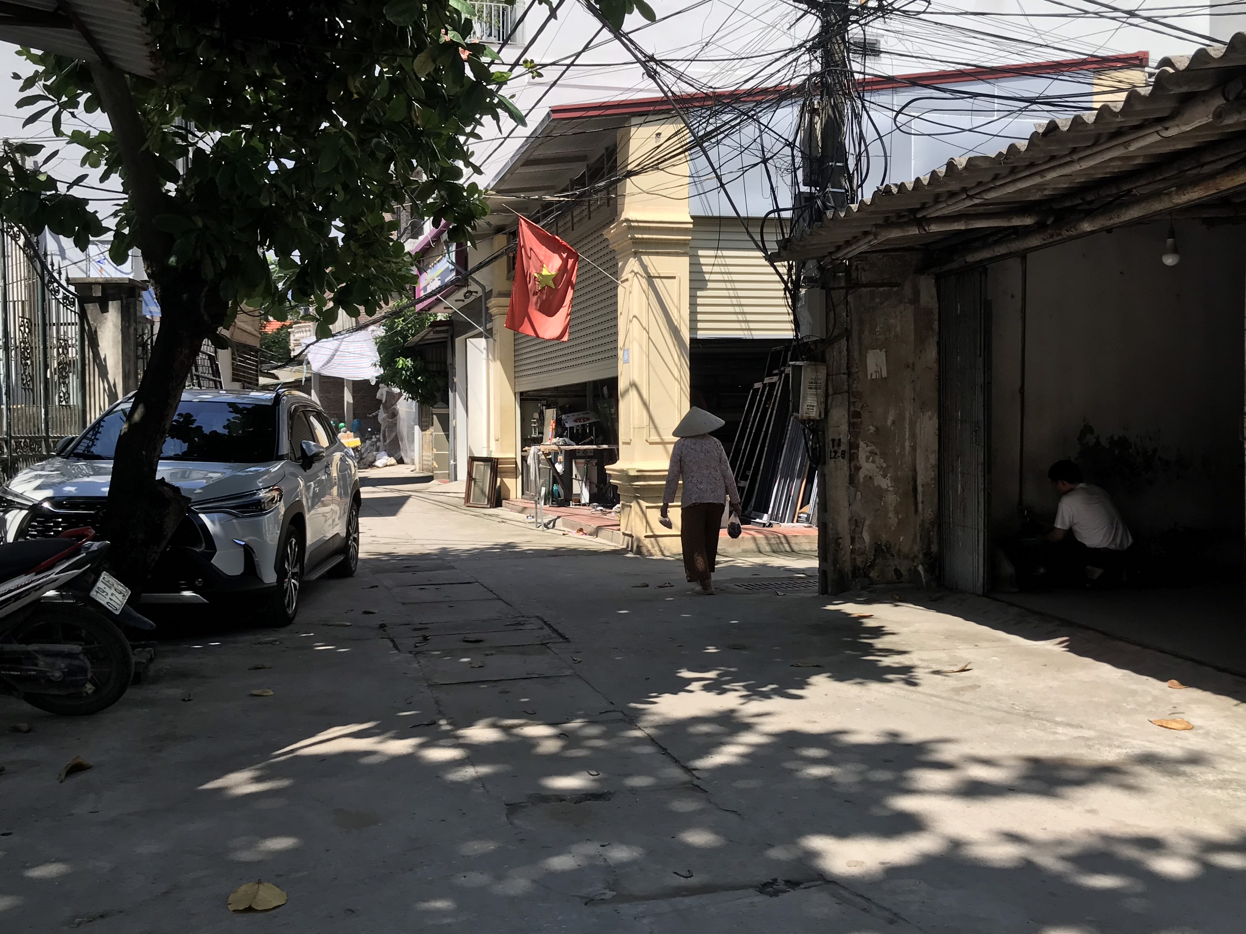 Chính chủ cần bán nhà đẹp 5 tầng ngay trung tâm Vân Canh. Giá cực mềm