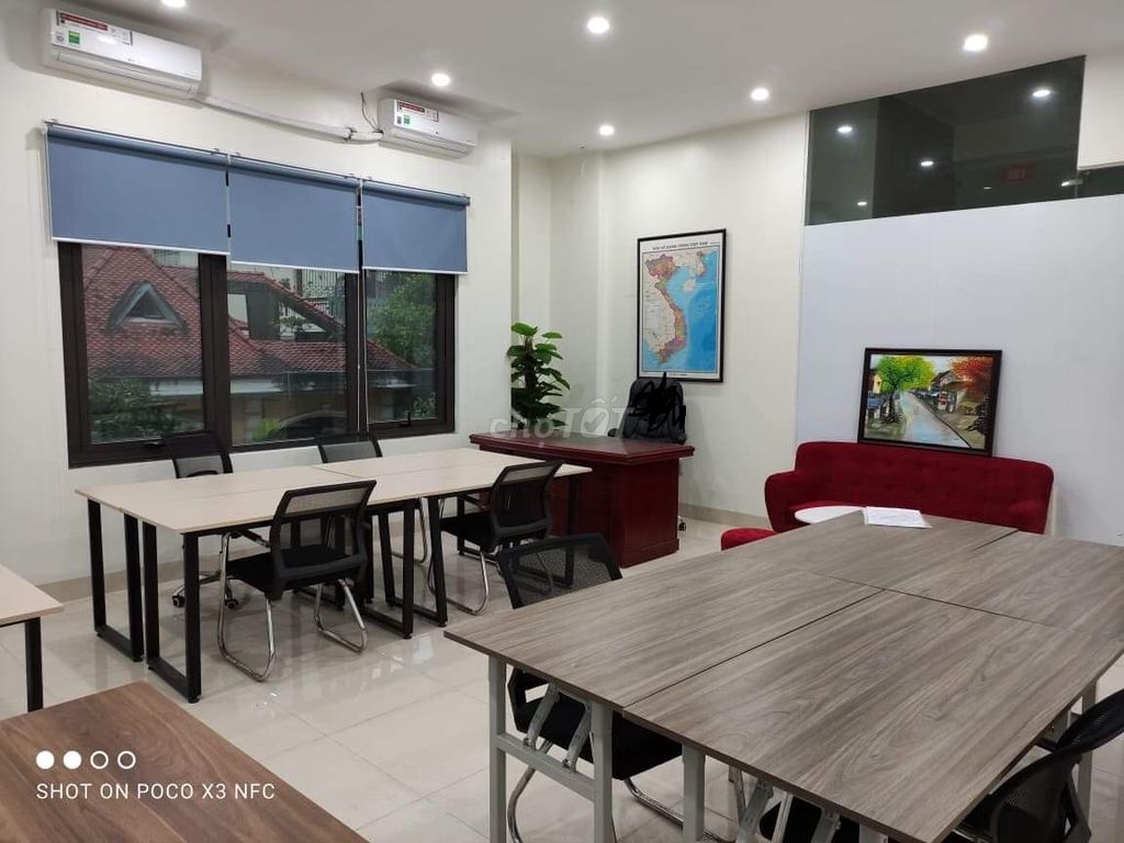 Còn văn phòng 30m2 và 45m2 tại phố Hoàng Quốc Việt cho thuê giá 6,8 triệu/tháng