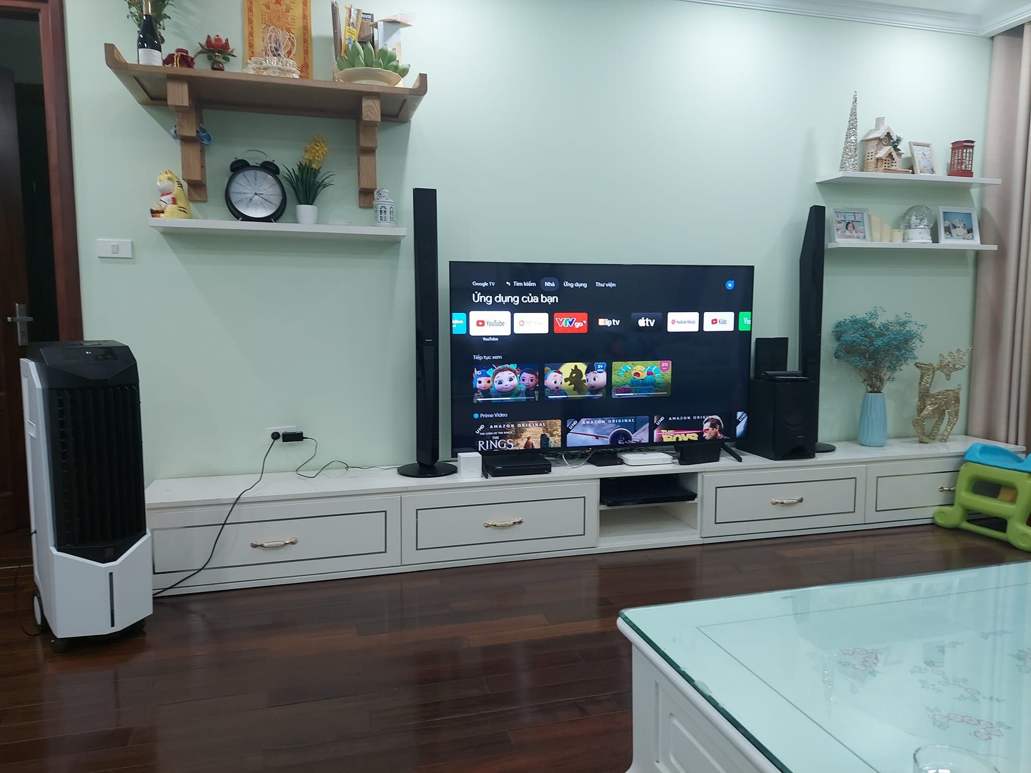 Bán gấp căn hộ 135m2 3PN full đồ, lô góc tại chung cư Linh Đàm. Giá rẻ bất ngờ