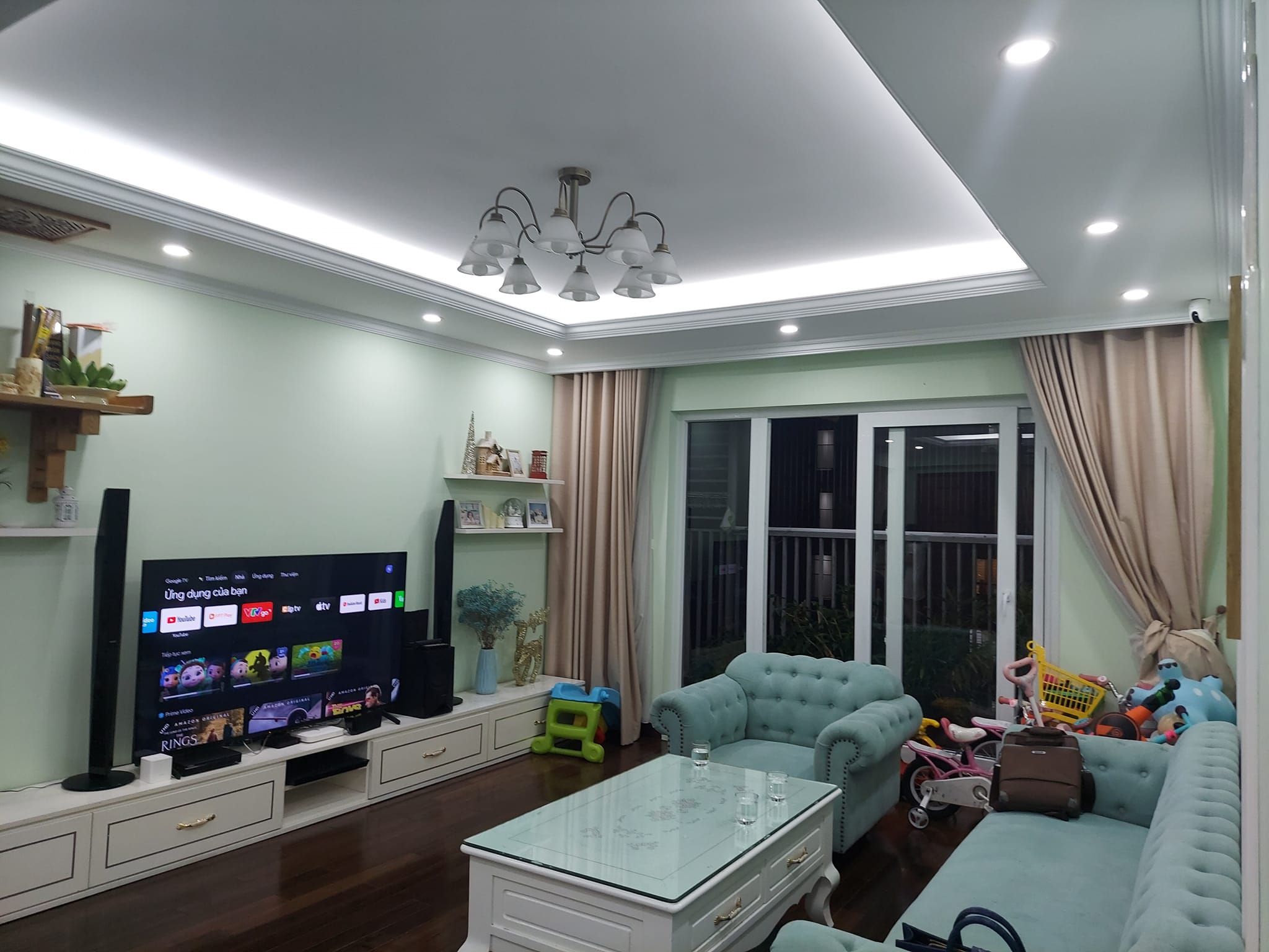 Bán gấp căn hộ 135m2 3PN full đồ, lô góc tại chung cư Linh Đàm. Giá rẻ bất ngờ
