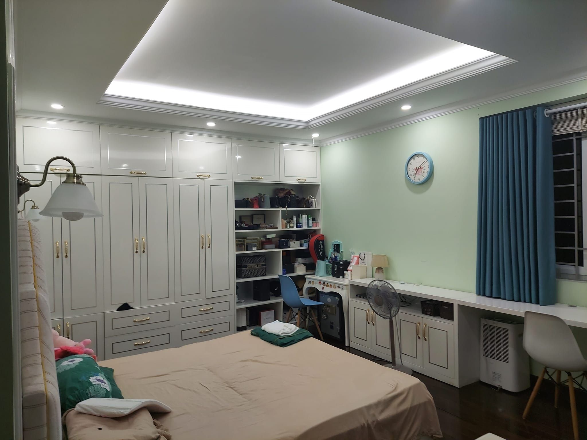 Bán gấp căn hộ 135m2 3PN full đồ, lô góc tại chung cư Linh Đàm. Giá rẻ bất ngờ