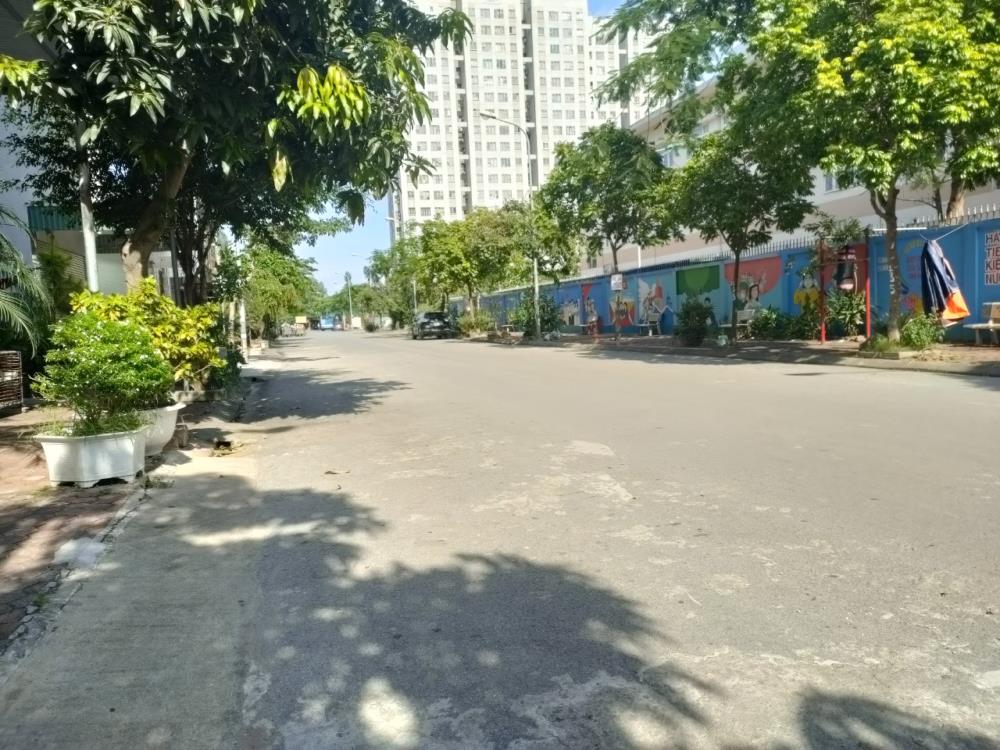 Chính chủ cần bán gấp nhà 8 tầng, diện tích 131m2 ngay mặt phố Kiến Hưng - Hà Đông